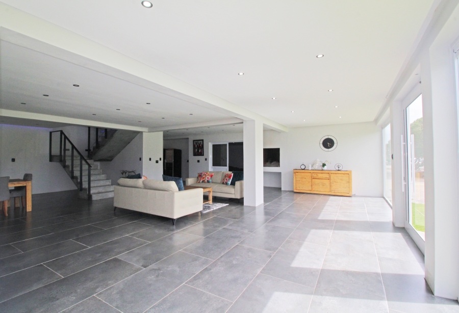 9 Bedroom Property for Sale in Long Acres Country Estate Western Cape